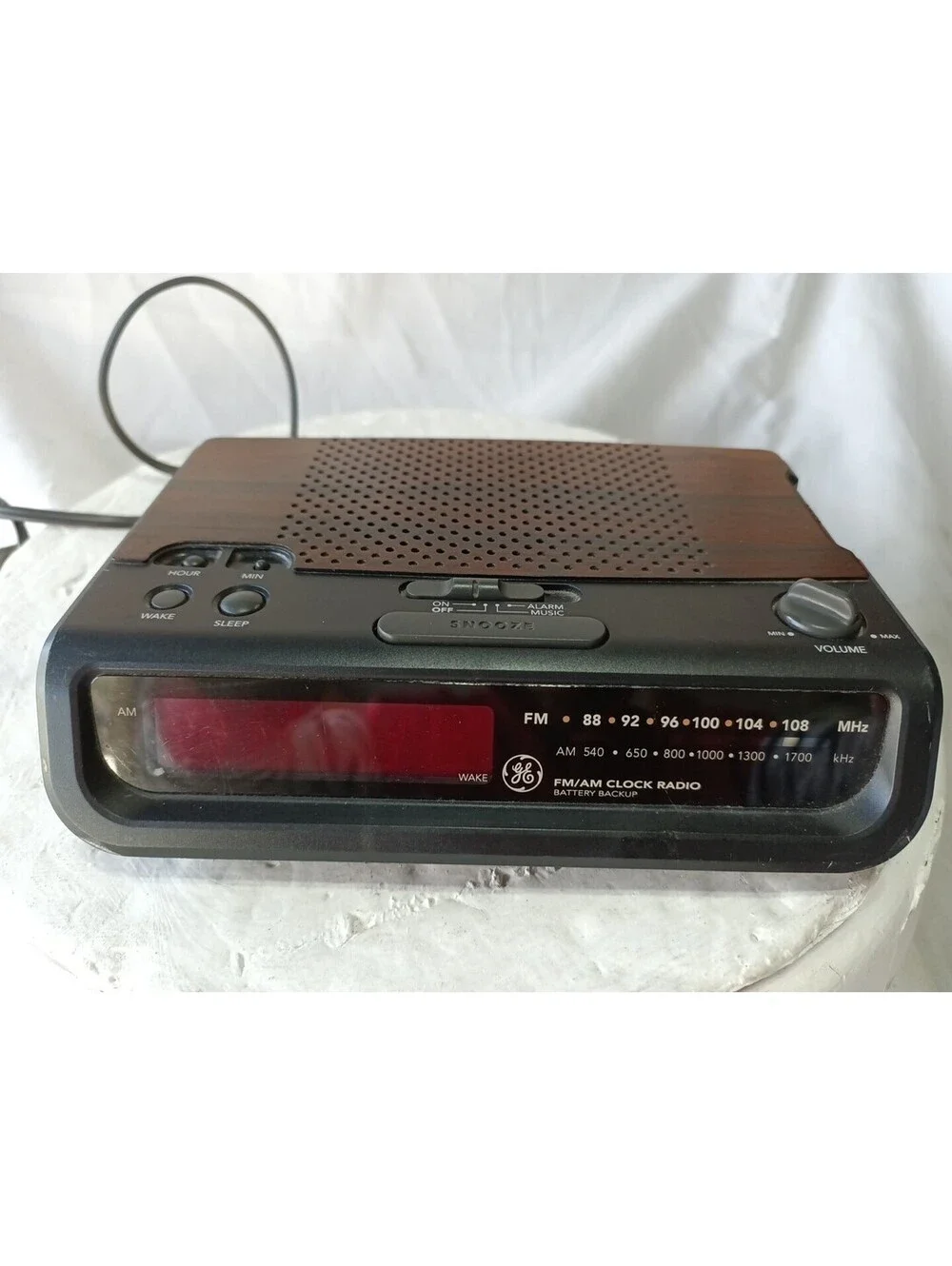 GE 7-4613 Vintage Digital Alarm Clock Radio AM/FM LED Wood Grain Retro Tested